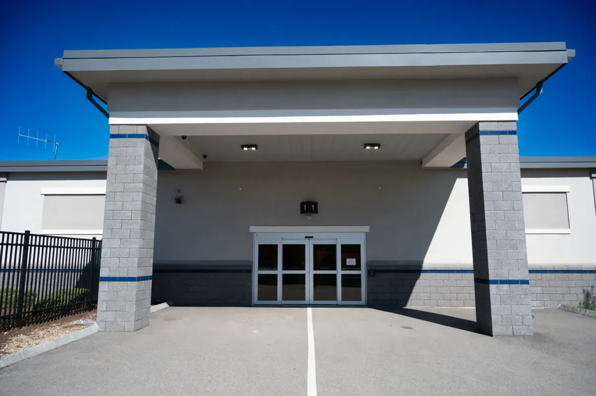 Covered entrance to Bluebird